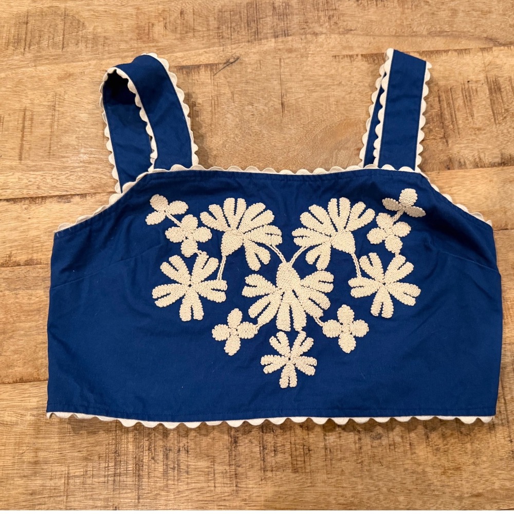 Mable Blue Floral Embroidered Ric Rac Trim Button Back Crop Top Size M